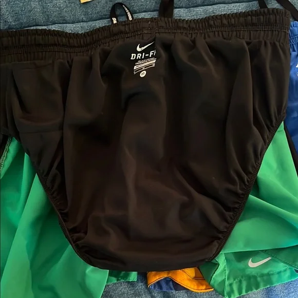 Lot of three Nike running shorts - Picture 7 of 14